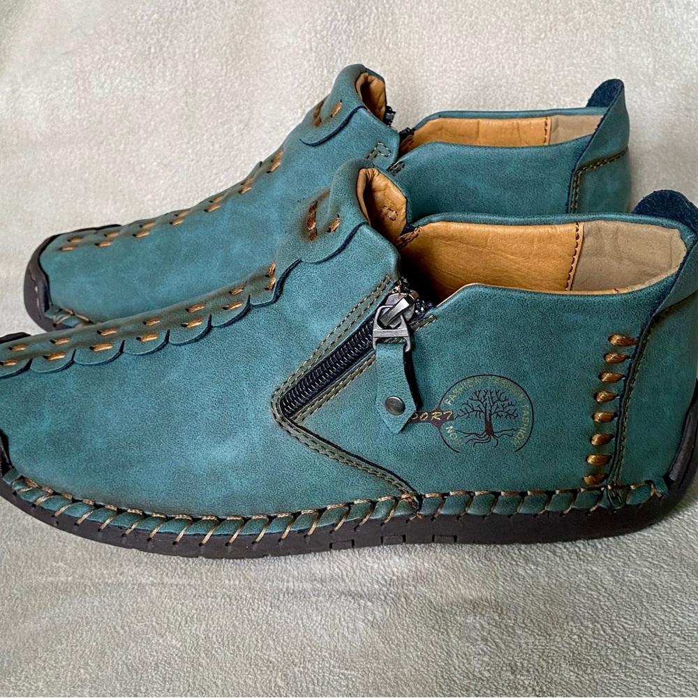 Men's or women’s Green Leather Boots size 8 men’s or 9 woman’s. - Picture 2 of 5